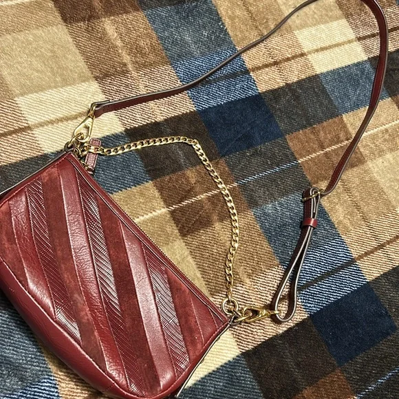 Fossil Red Quilted Leather Shoulder Bag with Gold Chain - Picture 7 of 13